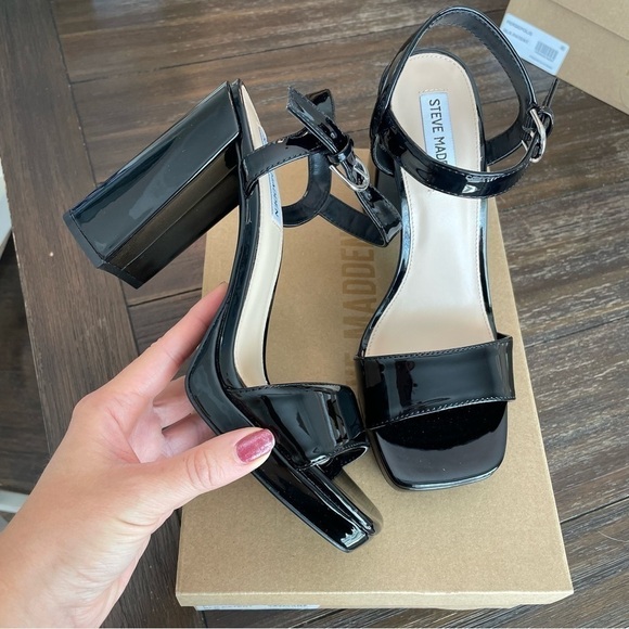 New Steve Madden Persepoliss Black Patent Block Heel Sandals - Picture 2 of 10